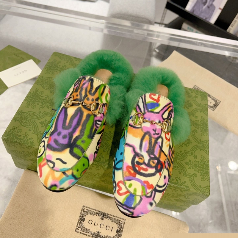 G*u*i slippers